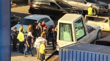 ما الذي يميز سيارة البابا لاوون الرابع عشر؟