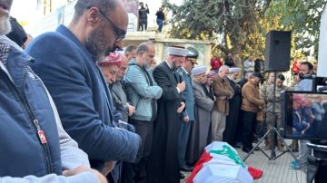 الجيش وأهالي بعلبك ومعربون شيعوا الشهيدين العسكريين بلال البرادعي وعلي حيدر الجيش وأهالي بعلبك ومعربون شيعوا الشهيدين العسكريين بلال البرادعي وعلي حيدر