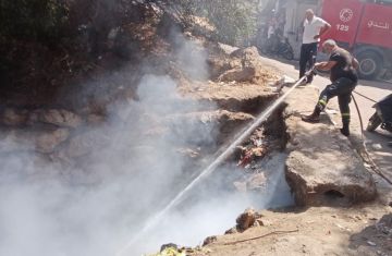 استمرار عمليات الإطفاء داخل معمل كاوتشوك في بعورتة بجبل لبنان وإخماد حريق شاحنة على أوتوستراد زوق مصبح شمال بيروت