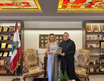 المعهد الفني الأنطوني كرم الفنانة التشكيلية ريتا نفاع: تكريمها يأتي تكريسا لنهج المعهد في دعم المبدعين