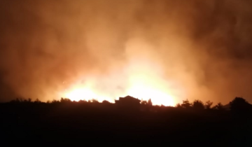 بلدية الزعرورية ناشدت والاهالي الجيش والدفاع المدني التدخل لاخماد الحريق في حي العريض