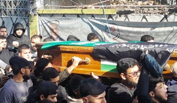 صيدا ومخيم عين الحلوة يشيعان شهداء الغارة الإسرائيلية بموكب حزين