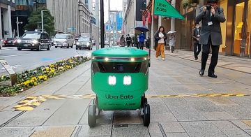 أوبر إيتس تطلق خدمة توصيل الطعام عبر الروبوتات في بريطانيا