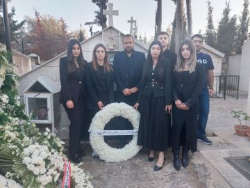 معا في الظروف الصعبة اكاليل زهر من مكتب الشباب والطلاب