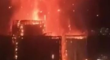 الأسوأ منذ عقود اندلاع حريق مرعب في هونغ كونغ! (فيديو)