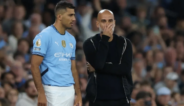 غوارديولا يطالب صاحب الكرة الذهبية بـالابتسام