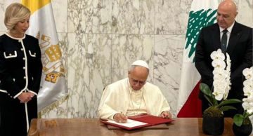 رسالة البابا المدونة في السجل الذهبي: أبارك الشعب اللبناني وأصلي للسلام!