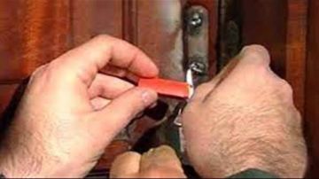 بمؤازرة أمن الدولة... إقفال مراكز تجميل تمارس أعمالا طبية غير قانونية قرب صور! بمؤازرة أمن الدولة... إقفال مراكز تجميل تمارس أعمالا طبية غير قانونية قرب صور!