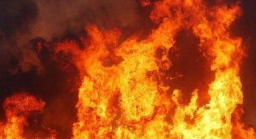 فرق الإطفاء تعمل على إخماد حريق كبير في وادي قناريت