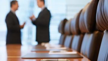 إما الترشح للانتخابات.. أو الاستقالة من التيار!