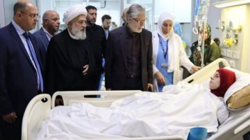 الخطيب عاد جريحة غارة الطيري في مستشفى الزهراء الخطيب عاد جريحة غارة الطيري في مستشفى الزهراء