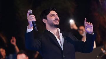 بعد الشائعات ما الذي كشفه محمد شاكر عن صحة والده؟