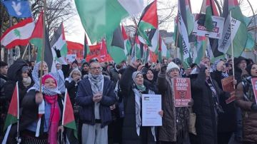 تظاهرة جماهيرية في برلين تضامنا مع فلسطين ولبنان تحت شعار لا للوصاية على غزة تظاهرة جماهيرية في برلين تضامنا مع فلسطين ولبنان تحت شعار لا للوصاية على غزة