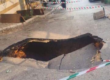 انخساف الطريق بين منطقة مار الياس ومنطقة تلة الخياط في بيروت