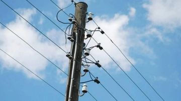 يسرق أسلاكا كهربائية عن أعمدة كهرباء لبنان يسرق أسلاكا كهربائية عن أعمدة كهرباء لبنان