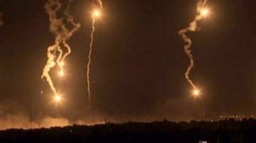 إلقاء قنابل مضيئة مقابل شاطئ الناقورة