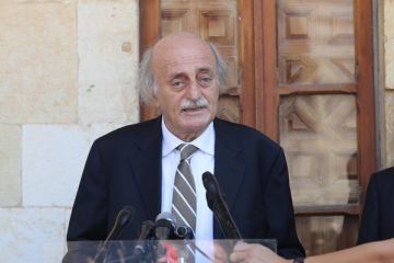 جنبلاط حيا الموقف الوطني لقائد الجيش: نتمسك باتفاق الهدنة وندرك خطورة التراجع عنه