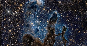 الغبار الكوني مصانع مجهرية تنتج اللبنات الأولى للحياة في أعماق الفضاء