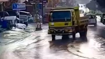 بالفيديو: تشفيط بشاحنة بالفيديو: تشفيط بشاحنة