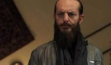 تعمد على يد كردينال.. بطل مسلسل الهيبة أويس مخللاتي: هذا سبب إعتناقي المسيحية (فيديو) تعمد على يد كردينال.. بطل مسلسل الهيبة أويس مخللاتي: هذا سبب إعتناقي المسيحية (فيديو)