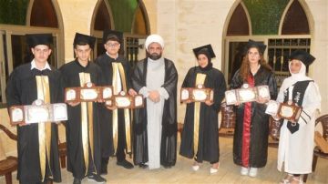 منتدى أهل البيت (ع) في بلدة انصارية يكرم الطلاب المتفوقين ويحتفي بالإعلامي محمد خروبي