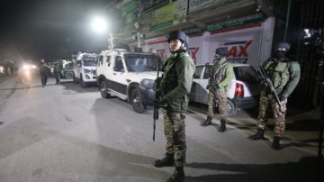 9 ضحايا وعشرات الجرحى في انفجار كبير يهز مركز شرطة بكشمير 9 ضحايا وعشرات الجرحى في انفجار كبير يهز مركز شرطة بكشمير