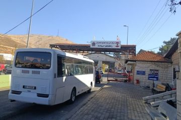 الأمن العام نظم المرحلة الحادية عشرة من خطة العودة المنظمة للنازحين السوريين عبر معبر المصنع الأمن العام نظم المرحلة الحادية عشرة من خطة العودة المنظمة للنازحين السوريين عبر معبر المصنع