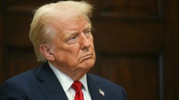 ترامب: نمر حاليا بأطول إغلاق حكومي في أميركا وعلينا إيقافه بكل السبل والديمقراطيون يدمرون بلادنا ترامب: نمر حاليا بأطول إغلاق حكومي في أميركا وعلينا إيقافه بكل السبل والديمقراطيون يدمرون بلادنا