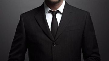 كواليس - مستشار وزير سابق بين المقعد والمنبر!