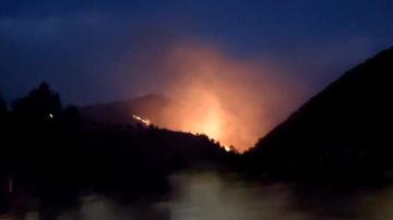 النشرة: النيران ما زالت مشتعلة في منطقة الجرمق نتيجة الغارات الإسرائيلية المعادية