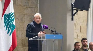 باسيل: يحملون الجيش مسؤوليات كبيرة من دون أن يعطى إمكانيات فهو لا تنقصه الإرادة بل السلاح والقرار باسيل: يحملون الجيش مسؤوليات كبيرة من دون أن يعطى إمكانيات فهو لا تنقصه الإرادة بل السلاح والقرار