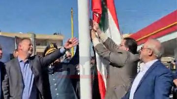 بالفيديو: رفع العلم اللبناني عند مدخل بعلبك الجنوبي