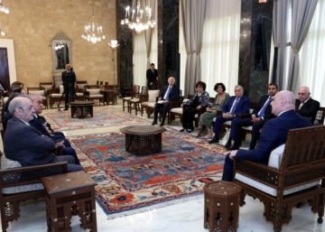 عون: لبنان بانتظار رد اسرائيل على خيار التفاوض لتحرير الارض ومنطق القوة لم يعد ينفع عون: لبنان بانتظار رد اسرائيل على خيار التفاوض لتحرير الارض ومنطق القوة لم يعد ينفع