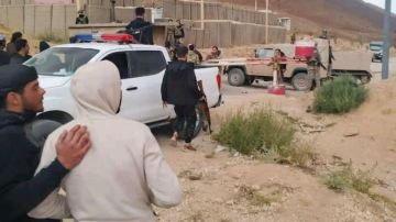 بالصورة: إعتصام أمام مركز للجيش... والأمن العام السوري تدخل! بالصورة: إعتصام أمام مركز للجيش... والأمن العام السوري تدخل!