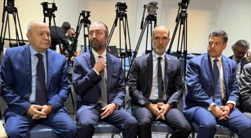 رسامني خلال حفل تسليم وتسلم مجلس إدارة واستثمار مرفأ بيروت: مستمرون في مسار الإصلاح بلا تردد رسامني خلال حفل تسليم وتسلم مجلس إدارة واستثمار مرفأ بيروت: مستمرون في مسار الإصلاح بلا تردد