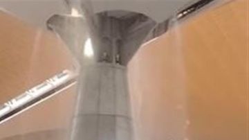 مطار مغمور بالمياه