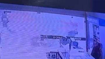 بالفيديو: كاميرا مراقبة توثق لحظة الاستهداف