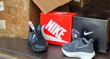 توقيف بيك آب محمل بالأحذية الاجنبية المهربة توقيف بيك آب محمل بالأحذية الاجنبية المهربة