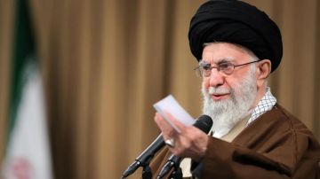 الاستخبارات الإيرانية تحذر من محاولات لاستهداف خامنئي