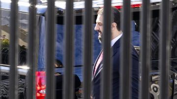 الشرع يدخل البيت الأبيض... من بابه الخلفي الشرع يدخل البيت الأبيض... من بابه الخلفي