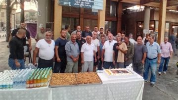 بالصور: صيادو الأسماك في صور احتفلوا بعيد ميلاد المهندس ناصيف سقلاوي بالصور: صيادو الأسماك في صور احتفلوا بعيد ميلاد المهندس ناصيف سقلاوي