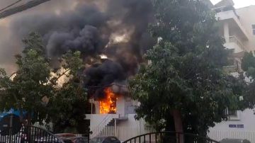 بالفيديو: حريق كبير في منزل بالفيديو: حريق كبير في منزل