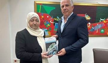 بهية الحريري تسلمت من الدكتور بول الحامض كتابه الإصلاح الإداري اللامركزية الإدارية جسر عبور نحو التنمية المستدامة