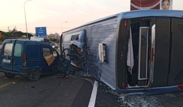 جريحان نتيجة حادث تصادم وانقلاب حافلة لنقل الركاب على أوتوستراد جدرا باتجاه صيدا