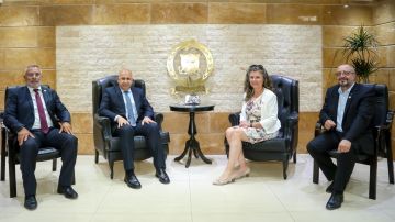 خريش عرض مع زواره لسبل التعاون