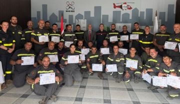 الدفاع المدني: تسليم إفادات لخريجي دورتين تدريبيتين حول تقنيات إطفاء حرائق الأحراج