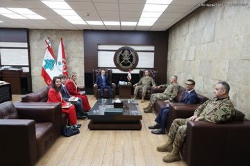 قائد الجيش بحث مع قائد البحرية الإندونيسية سبل تعزيز التعاون واستقبل المسؤول الأممي خالد خياري قائد الجيش بحث مع قائد البحرية الإندونيسية سبل تعزيز التعاون واستقبل المسؤول الأممي خالد خياري