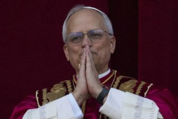 النشرة: علم لبناني ام أعلام حزبية في استقبال البابا؟ النشرة: علم لبناني ام أعلام حزبية في استقبال البابا؟