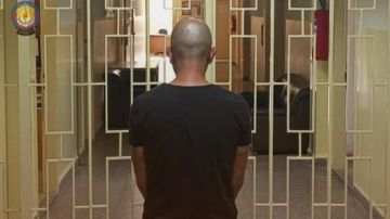 بالصورة: مروج مخدرات بقبضة أمن الدولة بالصورة: مروج مخدرات بقبضة أمن الدولة