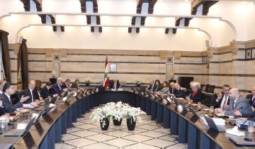 مجلس الوزراء يوافق على منحة مالية للعسكريين و20 ضعفا للتعويض العائلي للقطاع العام مجلس الوزراء يوافق على منحة مالية للعسكريين و20 ضعفا للتعويض العائلي للقطاع العام